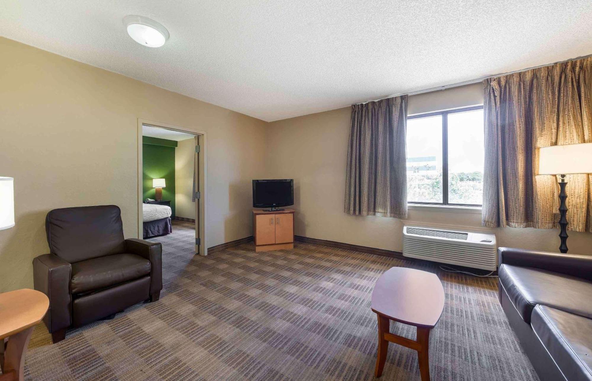 Extended Stay America Suites - Fort Lauderdale - Cypress Creek - Nw 6Th Way Dış mekan fotoğraf